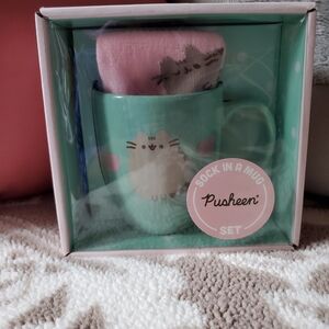 Pusheen Mint Green Mug with Pink Socks Set